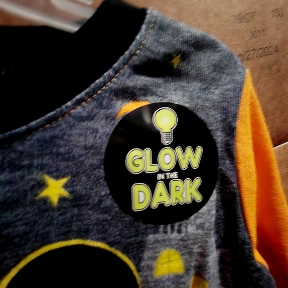 NWT 2 Piece Disney Vampire Mickey Mouse Pajama Glow In The Dark Halloween 4T New - Picture 4 of 6